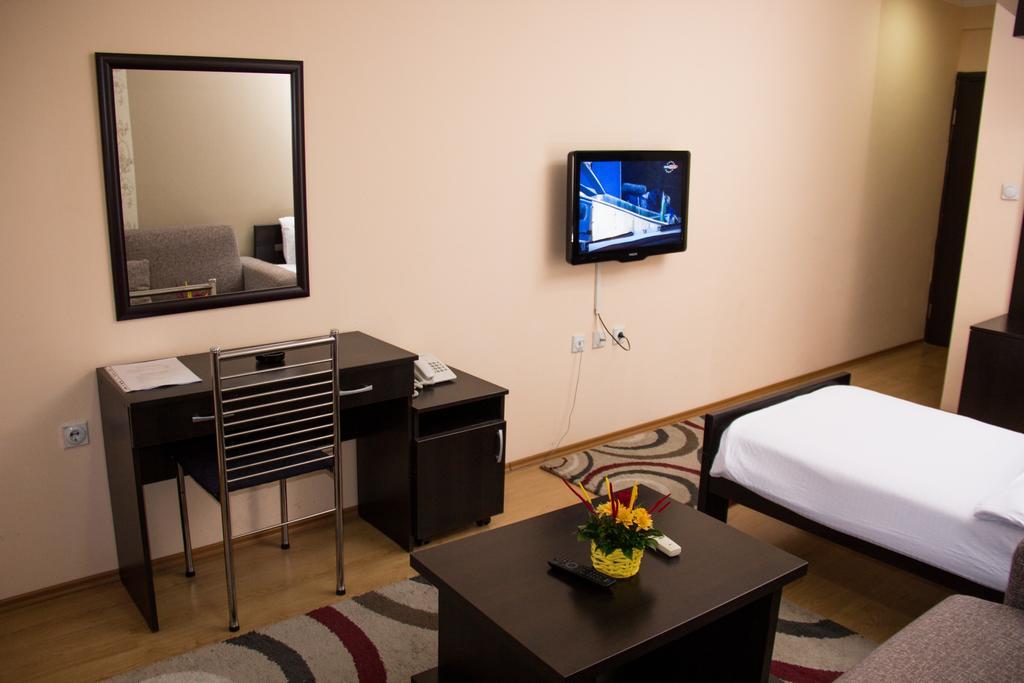 Garni Hotel Rile Men Nis Ngoại thất bức ảnh