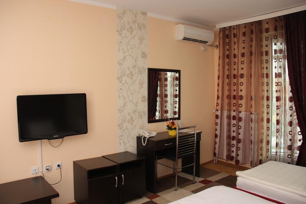 Garni Hotel Rile Men Nis Ngoại thất bức ảnh