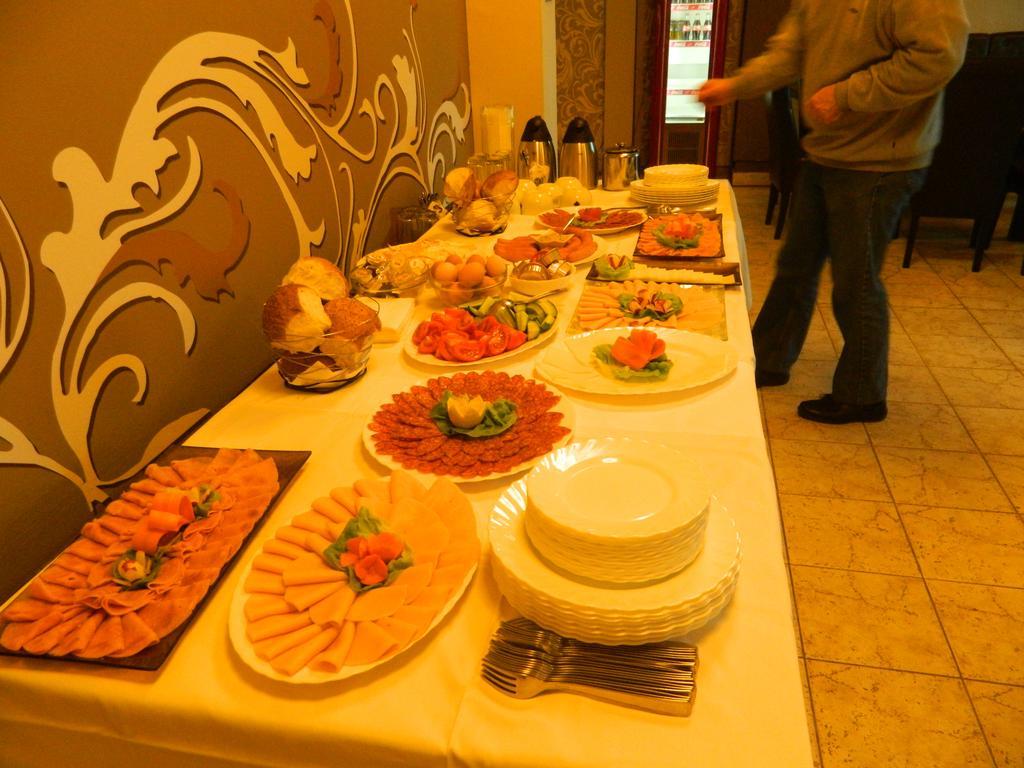 Garni Hotel Rile Men Nis Ngoại thất bức ảnh